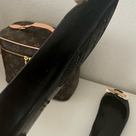 Ted Baker London Black and Gold Flats with Elegant Bow - Picture 5 of 6